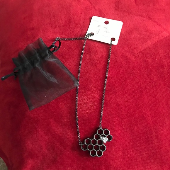 *FREE! with $9 purchase* โAvecโ Honeycomb Necklace, silver bee charm - Picture 5 of 10